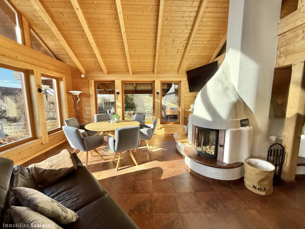 TRAUMHOLZHAUS – Stilvolles Wohnen mit Galerie-Schlafzimmer und malerischer Aussicht - Bild 1