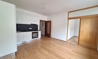 360 Tour / Sanierte, moderne, teilweise hofseitige 2-Zimmer-Altbauwohnung