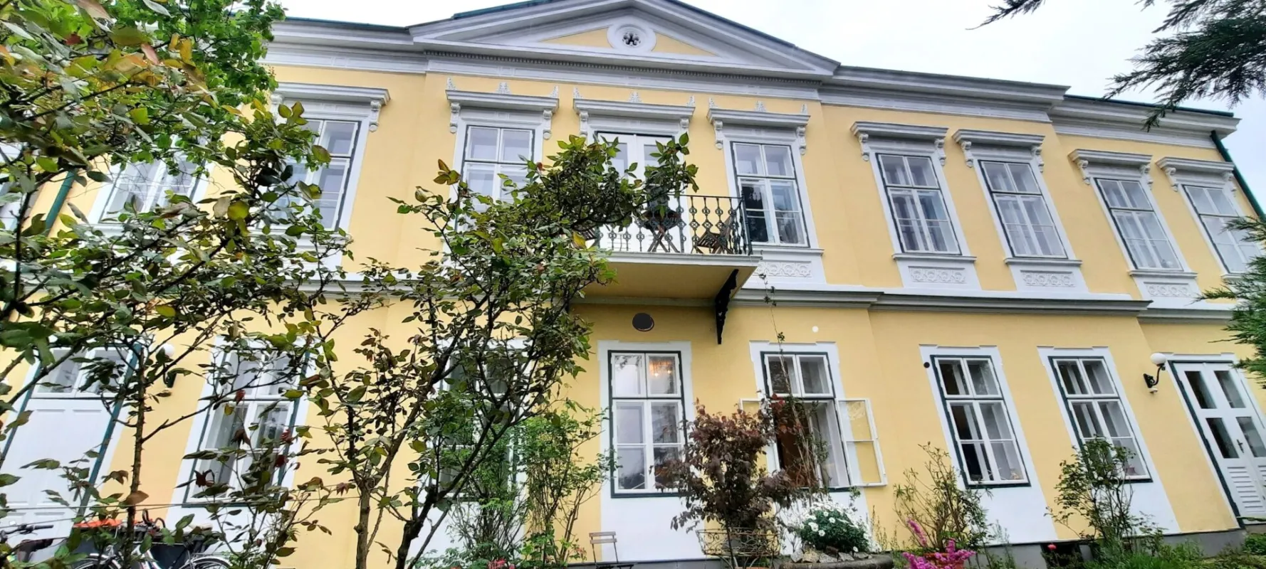 HISTORISCHE SOMMERRESIDENZ AM RANDE DES WIENERWALDS - Bild 1