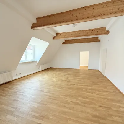 1080! UNBEFRISTET!  5 ZIMMER ! Schönes und frisch saniertes DG mit Balkon! - Bild 3
