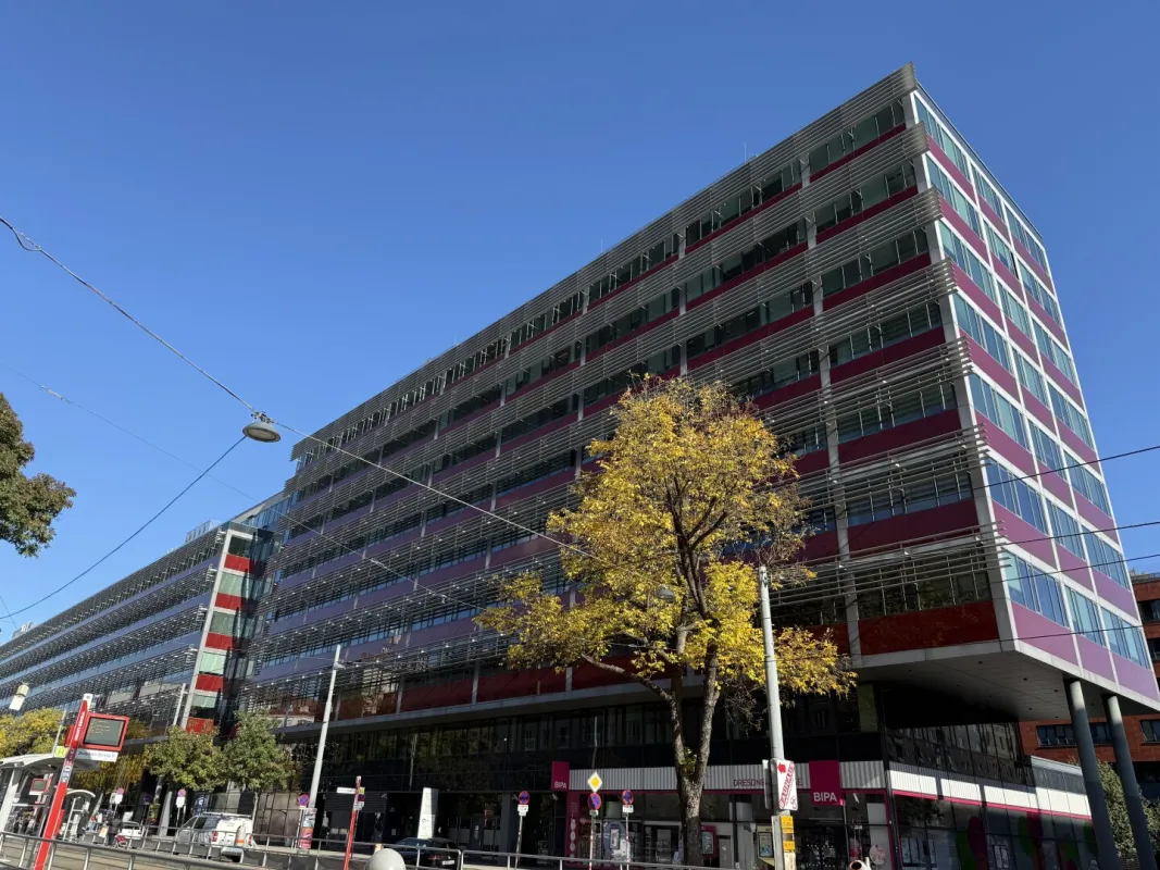 1200! BC 20 Bürohaus - letzte freie Fläche mit 335 m²! OPTIMALE Anbindung für Mitarbeiter! - Bild 1