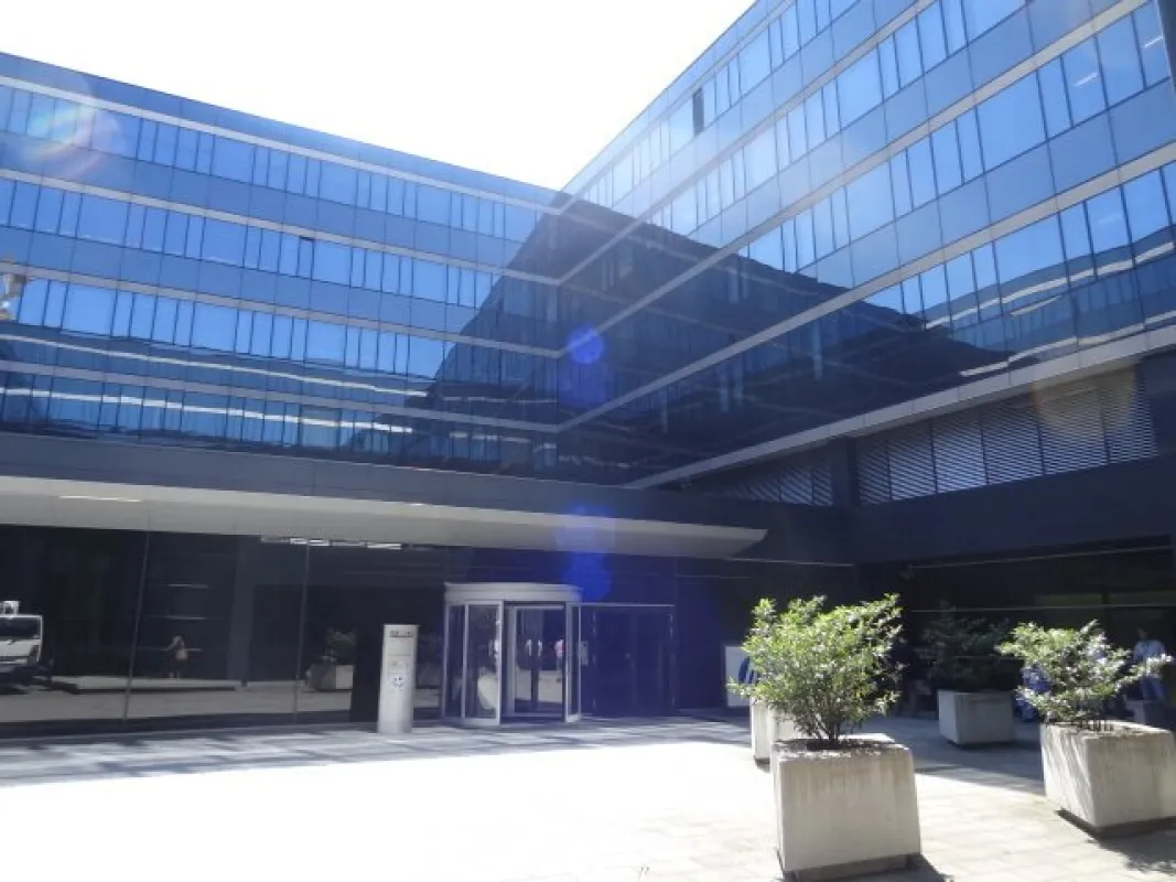 EURO PLAZA! Moderne Bürofläche MIT 54 m² TERRASSE ab 09/26! - Bild 1