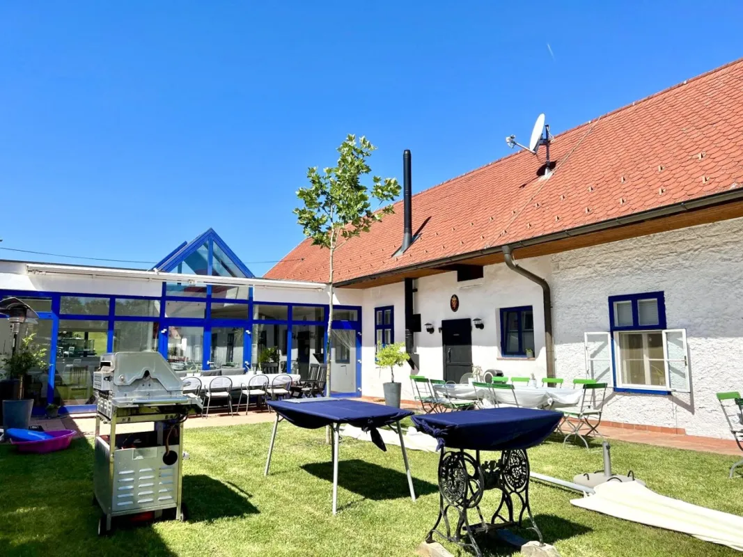 Wohnen, wo andere Urlaub machen – Traumhafter Streckhof mit Geschichte & Stil - Bild 1