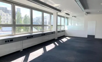 1010! Tolle Bürofläche in modernem Bürohaus mit phantastischem Blick!