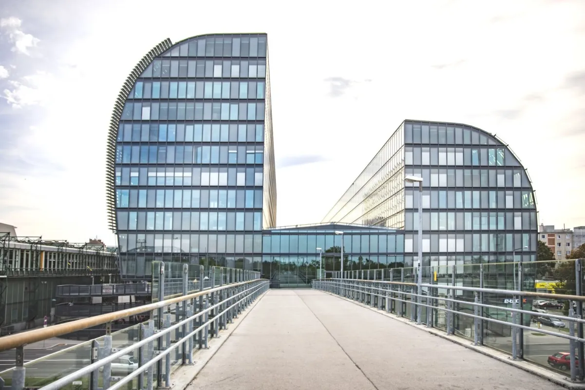 1200! Moderne Bürofläche mit viel Glas im RIVERGATE! - Bild 1