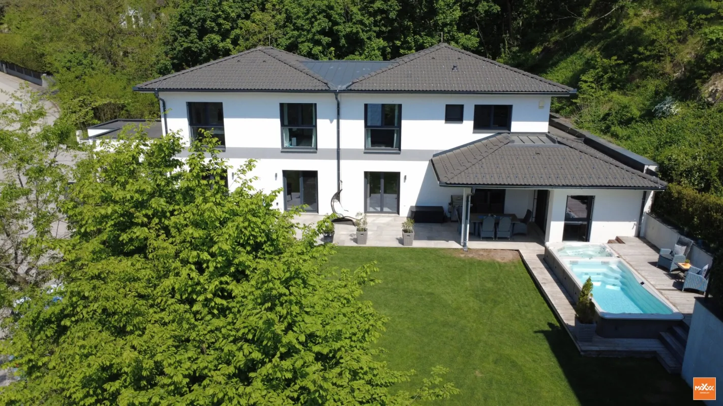 Exklusive Doppelhaushälfte in Toplage von Eisenstadt – Ruhelage mit Blick ins Grüne! - Bild 1