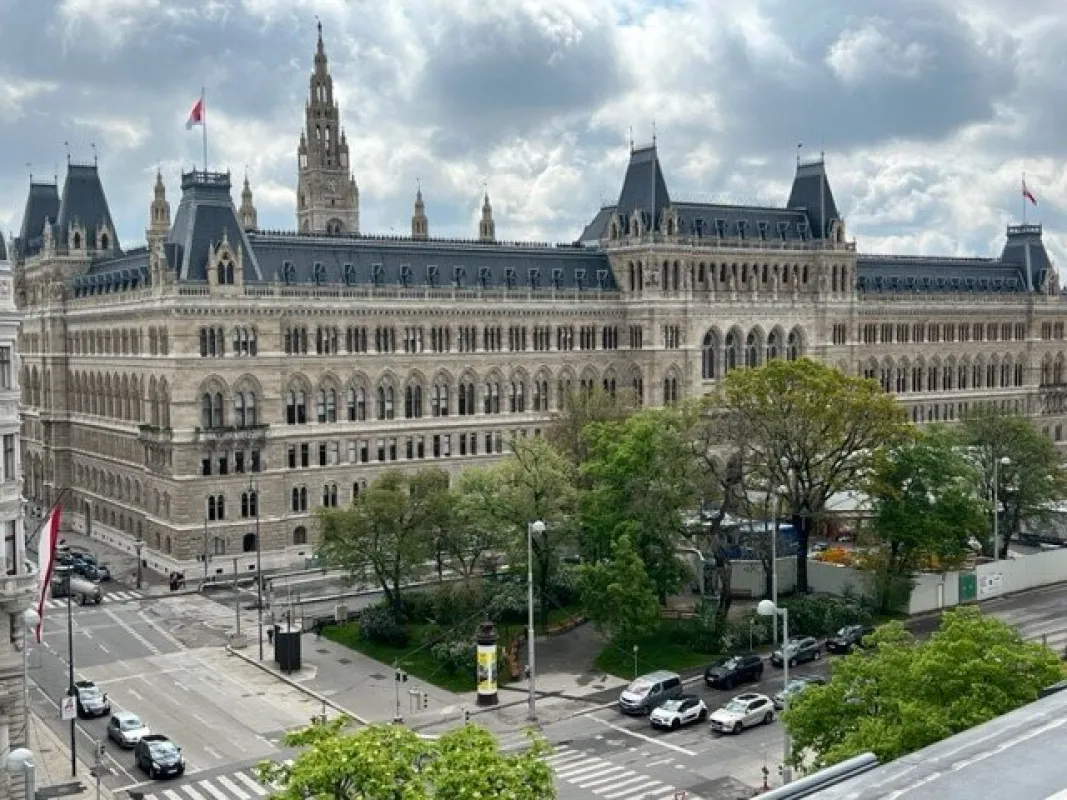 Exklusive, klimatisierte 3-Zimmer DG Wohnung direkt beim Wiener Rathaus - Bild 1