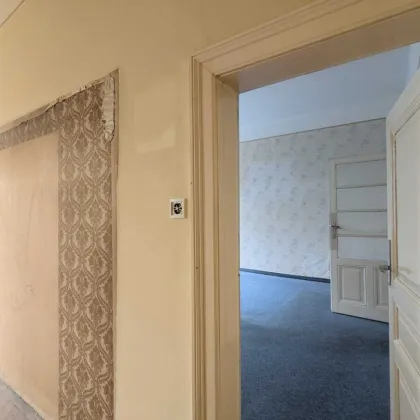 ++NEU++ Sanierungsbedürftige 2-Zimmer Altbauwohnung - viel Potenzial! - Bild 3