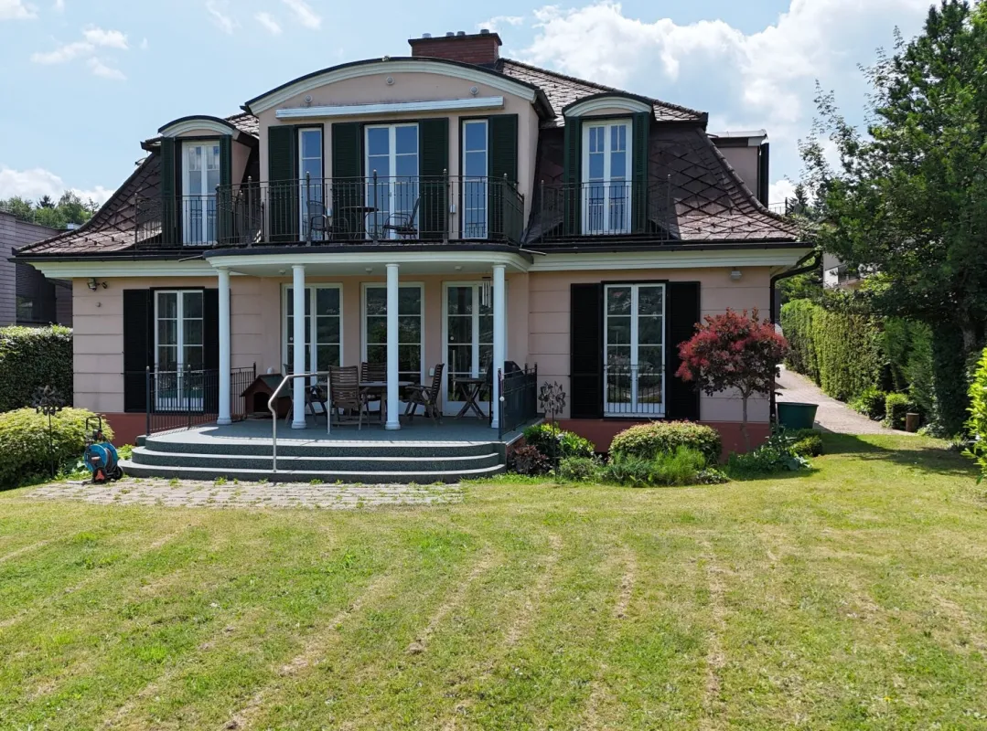 Traumhafte Villa in Bestlage der Veldener Bucht mit atemberaubendem Wörtherseeblick - Bild 1