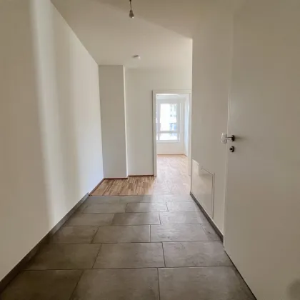 Moderne 3-Zimmer-Wohnung in zentraler Lage mit Küchenmöblierung! - Bild 3