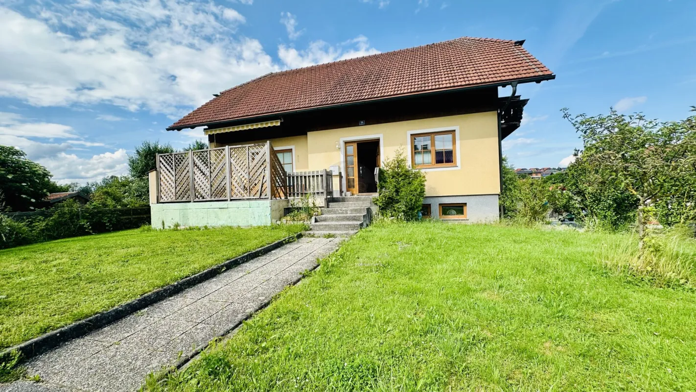 Ihr Traumhaus in Peuerbach: Gepflegtes Einfamilienhaus mit Balkon und Garage - Bild 1