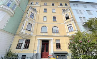 MIT BALKON! Tolle Altbauwohnung mit idyllischem Innenhof-Balkon, 2 Zimmer, mitten in der City! Besser geht´s nicht - diese Lage lässt keine Wünsche offen!