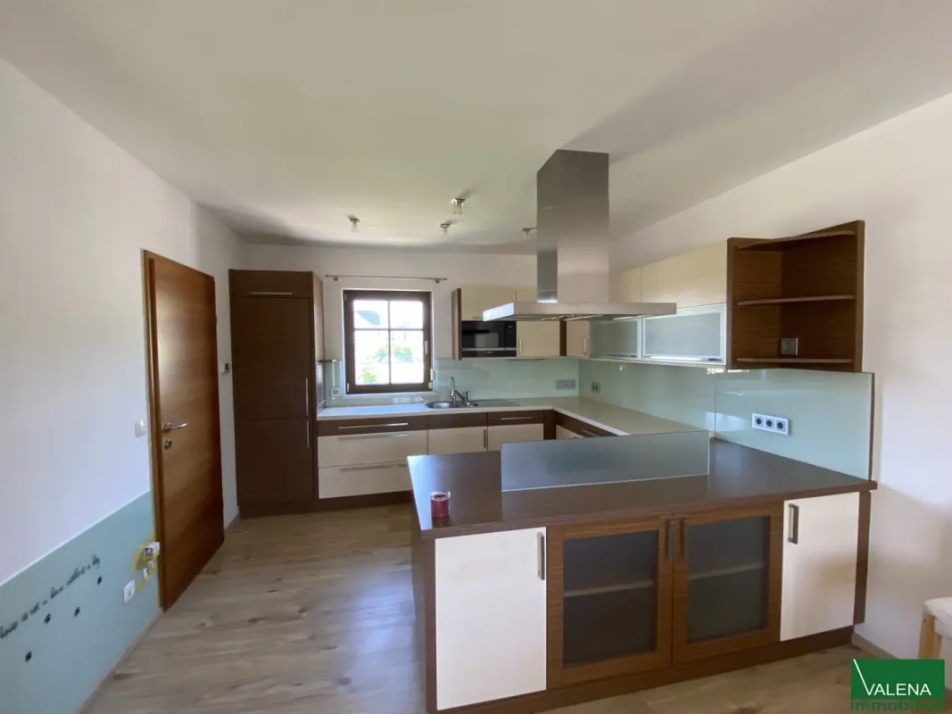 Neuwertiges Traumhaus in Leopoldsdorf: Komfort, Kamin und Pool zum Top-Preis! - Bild 1