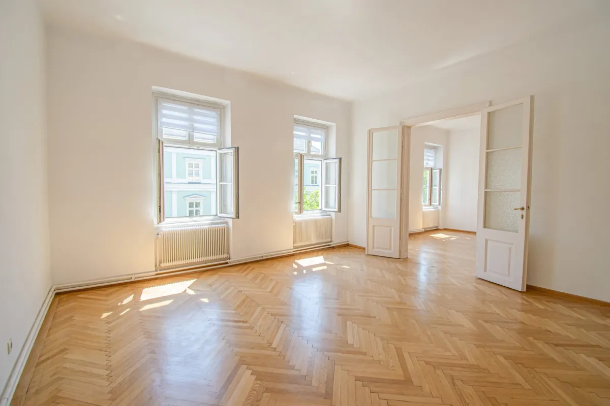 Altbaucharme trifft Toplage: Lichtdurchflutete 3-Zimmer-Wohnung! - Bild 1
