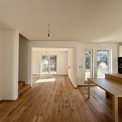 INKLUSIVE KÜCHE! TRAUMHAFTES 5 ZIMMER REIHENHAUS MIT EIGENGARTEN UND STELLPLATZ NÄHE U6 PERFEKTASTRASSE! - Bild 3