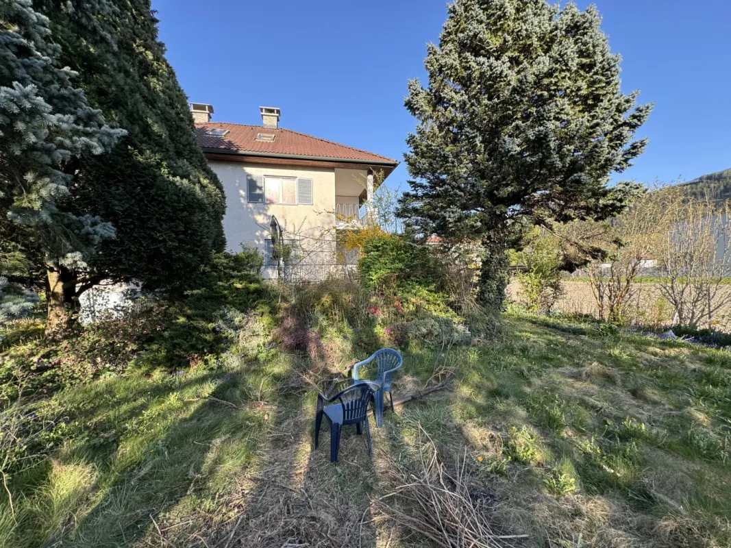 Älteres Haus in Hall in Tirol mit 977 m2 Baugrund ! - Bild 1