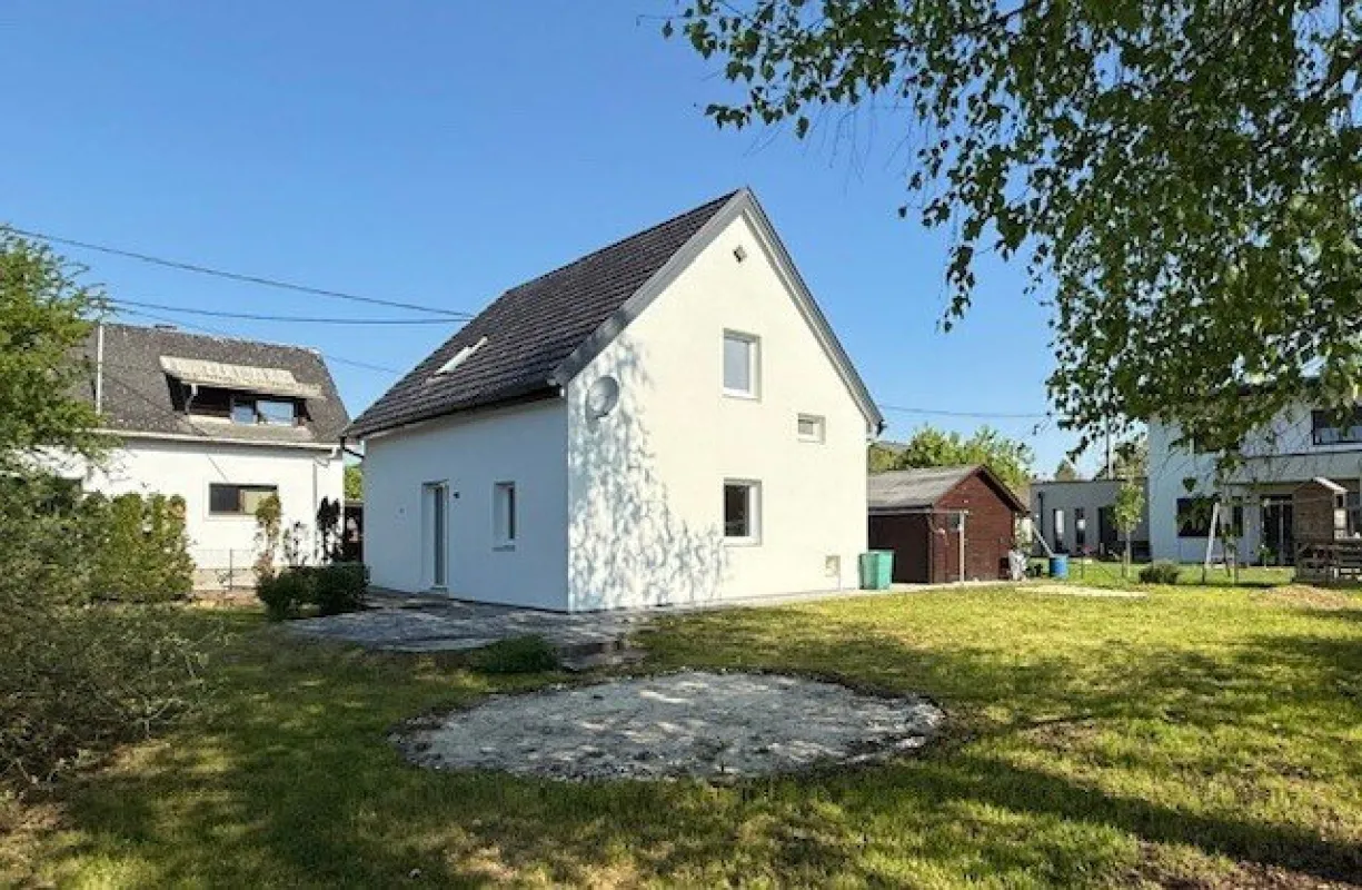 Teilsaniertes Einfamilienhaus mit großem Garten in Klagenfurt - Bild 1