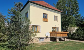 Charmantes Einfamilienhaus auf großen, sonnigen Grundstück und gepflegtem Garten