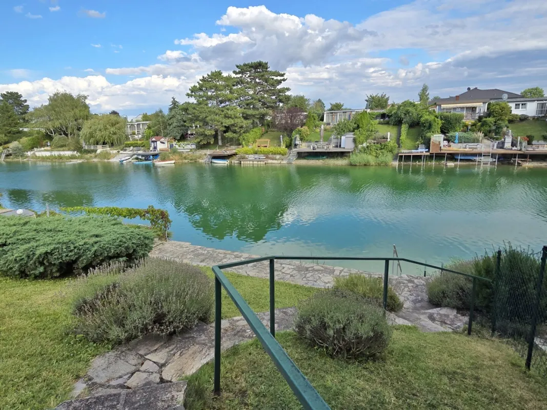Sommerdomizil am Donau-oder-Kanal mit eigenem Wasserzugang! - Bild 1