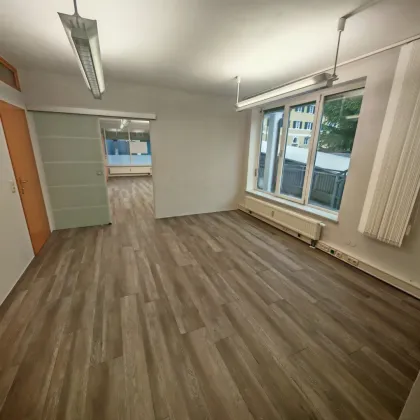 Variable, ebenerdige und helle Büro-/Geschäfts-/Ordinationsfläche mit Schaufenster im Zentrum von St. Johann im Pongau - Bild 3