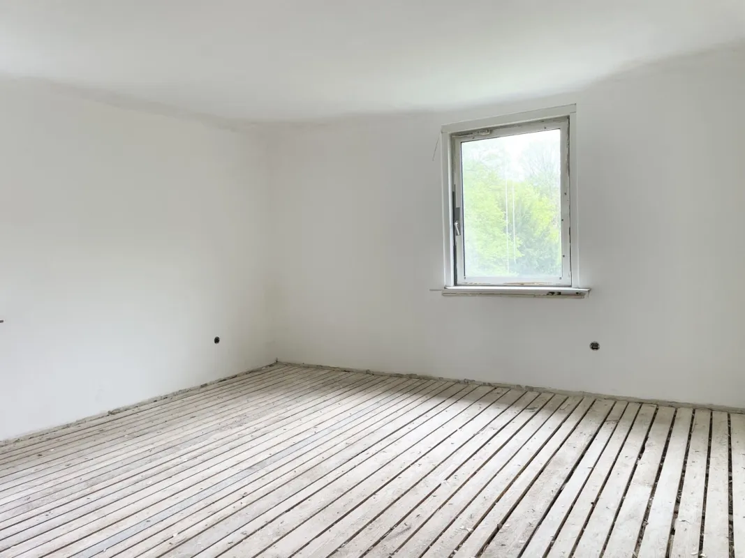 PROVISIONSFREI VOM EIGENTÜMER! SANIERUNGSBEDÜRFTIGE 3-ZIMMER-WOHNUNG NÄHE PURKERSDORF ZENTRUM! - Bild 1