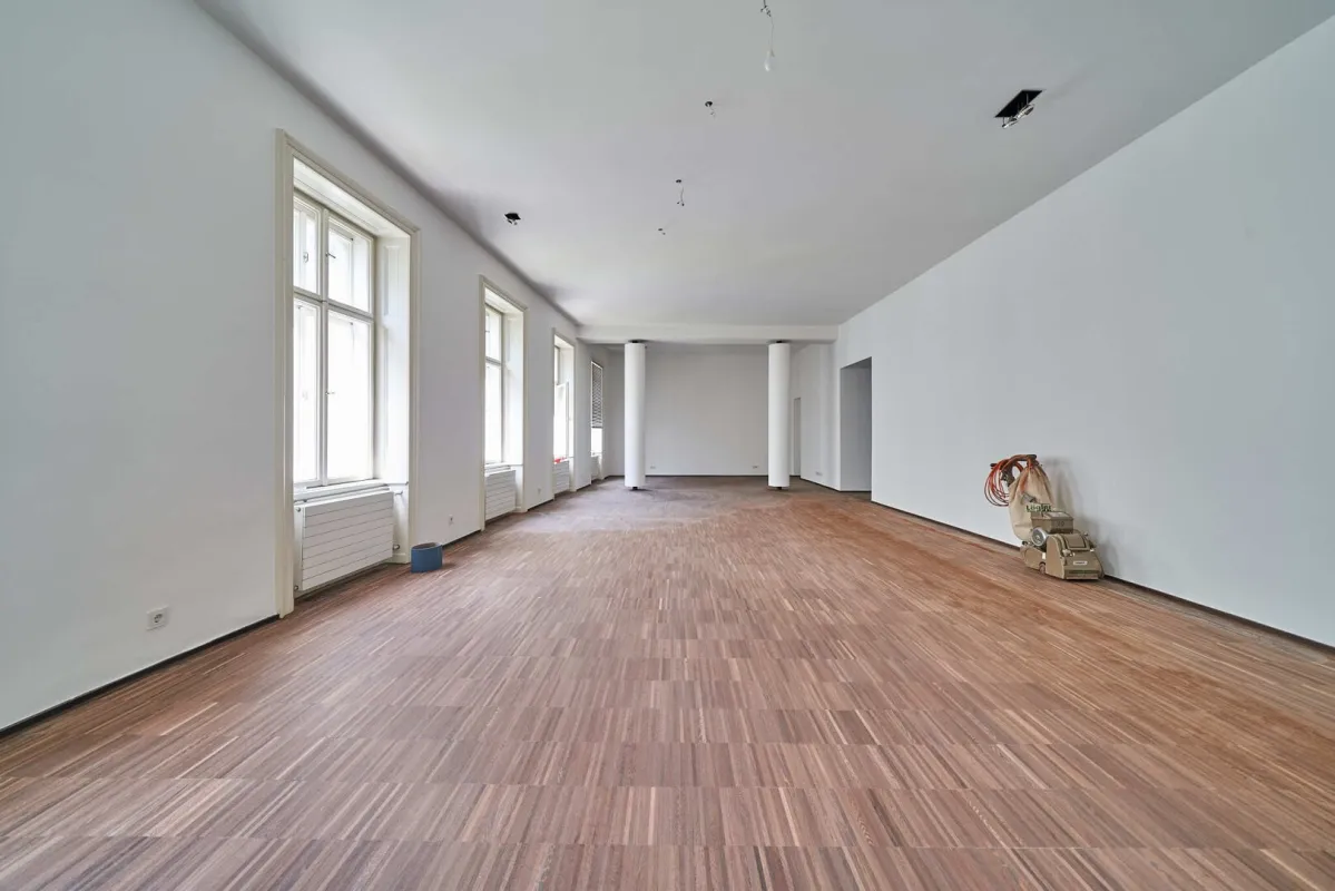 Repräsentatives Büro - Altbau-  in Bestlage der Innenstadt – 278 m² - 7 Zimmer,  im 3. Stock mit Lift - Bild 1