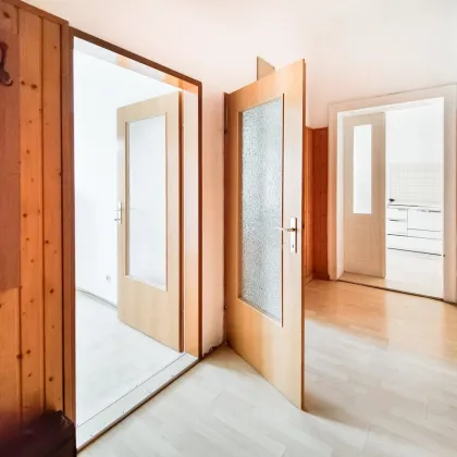 Großzügige Altbauwohnung in Wasendorf. - Sanierungspotenzial mit Grünblick, Garagenplatz inklusive. - Bild 3