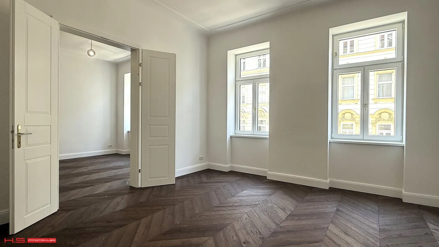 SERVITENVIERTEL - ERSTBEZÜG - HIGH END STILWOHNUNG -  4 Zimmer - 2 BÄDER - RUHELAGE-  RENOVIERTES STILJUWEL - OST/WEST - 3.WOHNETAGE - Bild 1