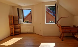 Gepflegte 3-Zimmer Wohnung mit südseitiger Loggia und Blick ins Grüne