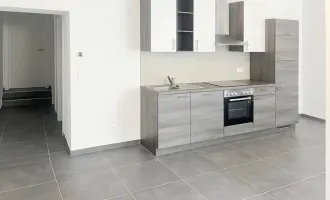 EIGENER EINGANG IM HAUS - ERDGESCHOSS - ERSTBEZUG nach Generalsanierung - nahe Fußgängerzone und Landesklinikum