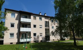 WOHLFÜHLZONE: gepflegte, sonnige 3- Zimmerwohnung in GRÜN- und TOPLAGE mit Balkon