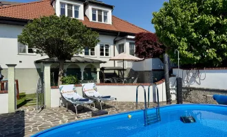 Wohnen wie in den Hollywood Hills – Luxusdomizil mit Panoramablick, Pool und Whirlpool am Gipfelberg in Hof am Leithaberge