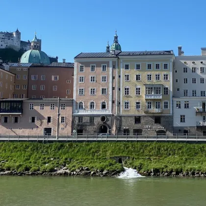MITTEN IN DER ALTSTADT: SALON MIT SALZACHBLICK - 5-Zimmer-Altbau-Etage mit besonderem Charme - Bild 2