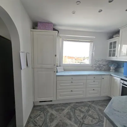 AUßERGEWÖHNLICH SCHÖNE WOHNUNG ++ MUSS MAN UNBEDINGT BESICHTIGEN ++ 4 ZIMMER + BALKON + LOGGIA - Bild 3