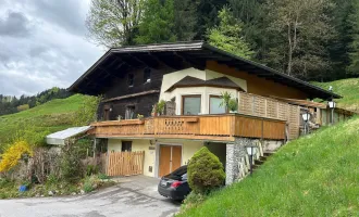 Wohnhaus mit 5-Zimmer in Ruhelage, mit großem Balkon, Keller, Garage und Carport!