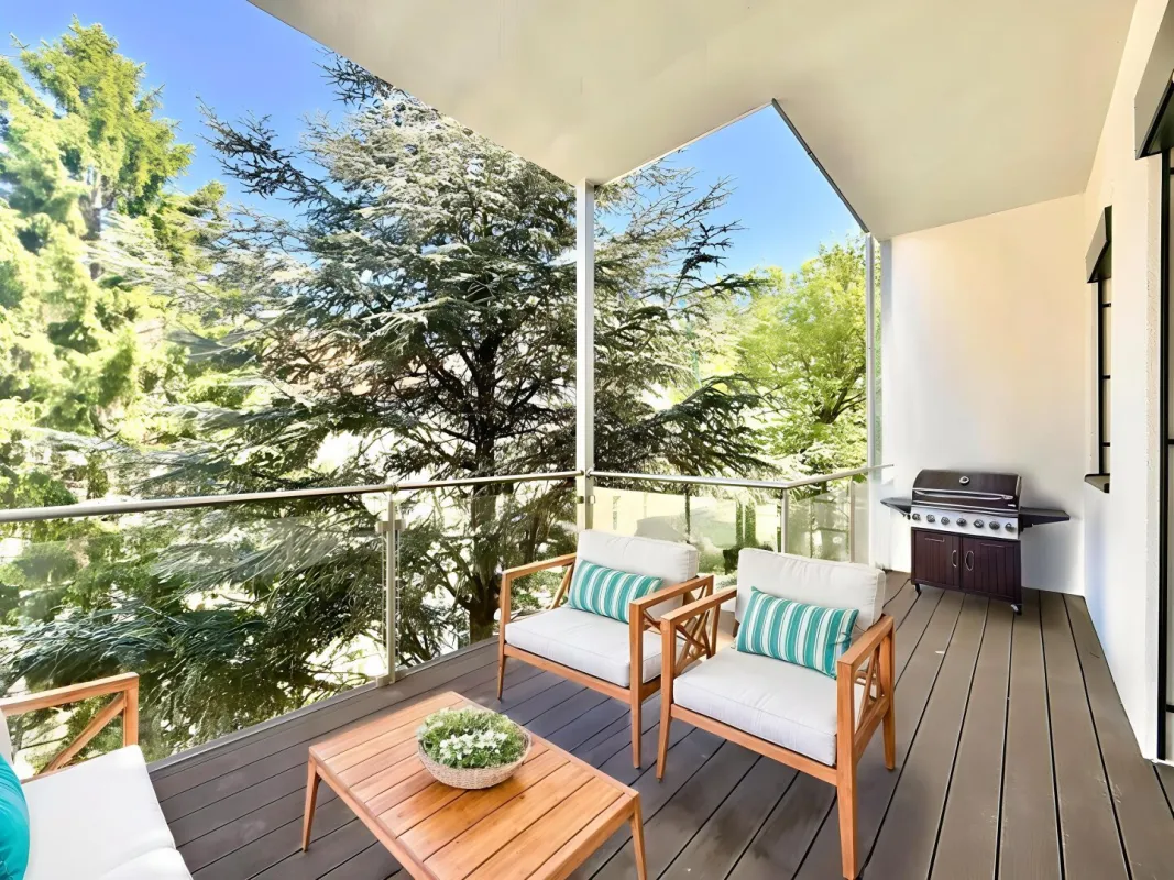 GRÜNBLICK - Gesamtes Haus saniert - 3.Liftstock - ca. 108m² NFL - 3 bis 4 Zimmer - Loggia/Balkon - U-Bahn - ERSTBEZUG - Bild 1
