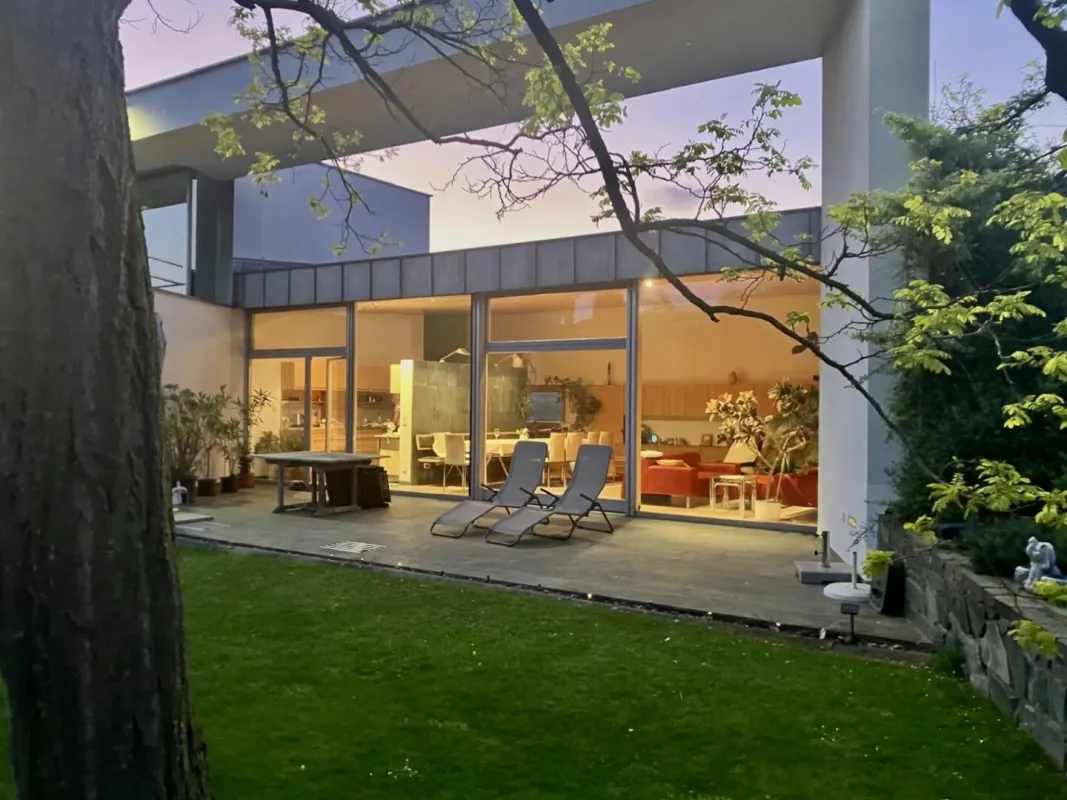 Architekten-Villa in traumhafter Landschaft – ein Rückzugsort mit höchster Wohnqualität. - Bild 1