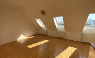 Helle 2-Zimmer-Dachgeschosswohnung – Sofort verfügbar!