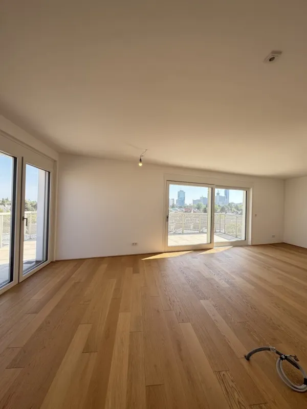 LUXURIÖSER ERSTBEZUG MIT TRAUMTERRASSE – 3-ZIMMER-DACHGESCHOSSWOHNUNG IN 1210 WIEN - Bild 1