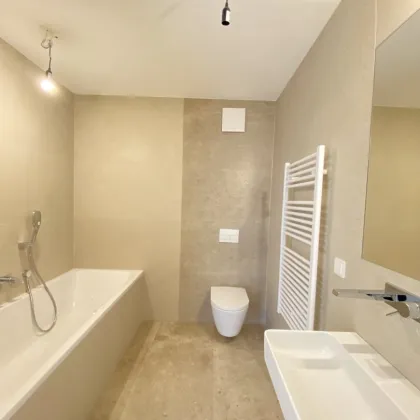 LUXURIÖSER ERSTBEZUG MIT TRAUMTERRASSE – 3-ZIMMER-DACHGESCHOSSWOHNUNG IN 1210 WIEN - Bild 3