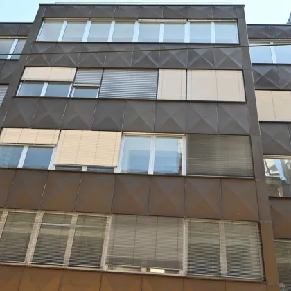 Wohnen im Zentrum – großzügig geschnittene 2-Zimmer-Wohnung Nähe Landstraße - Bild 2