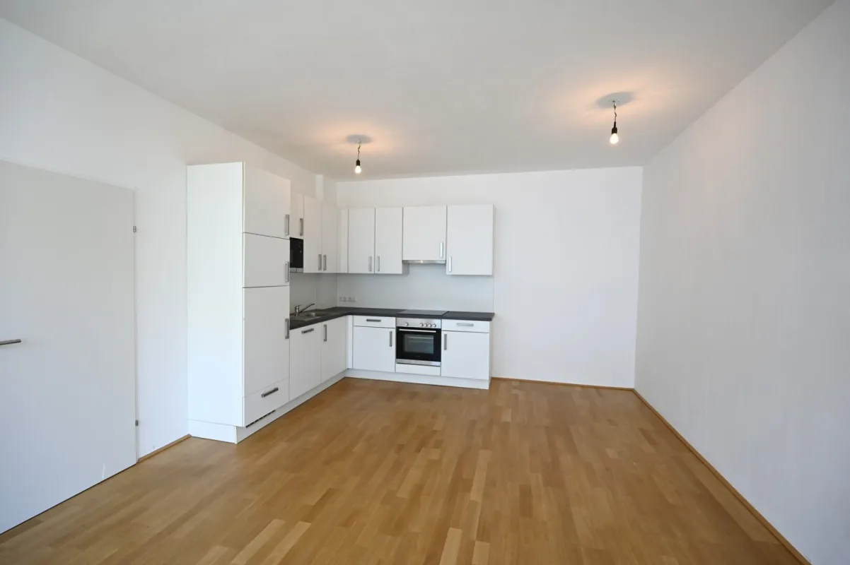 Wohnen im Zentrum – großzügig geschnittene 2-Zimmer-Wohnung Nähe Landstraße - Bild 1