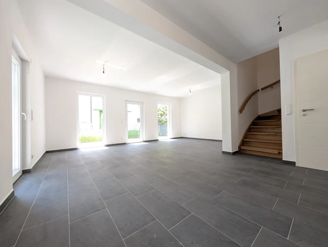 Einfamilienhaus mit Garten - bezugsfertig! - Bild 1
