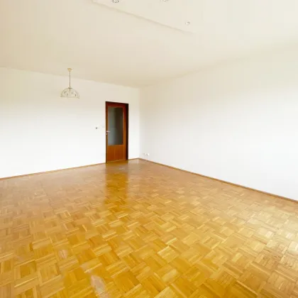 Großzügige 4-Zimmer-Wohnung mit sonniger Loggia - Bild 2