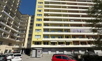 2 Zimmerwohnung in saniertem Wohnhaus perfekt gelegen mit Loggia