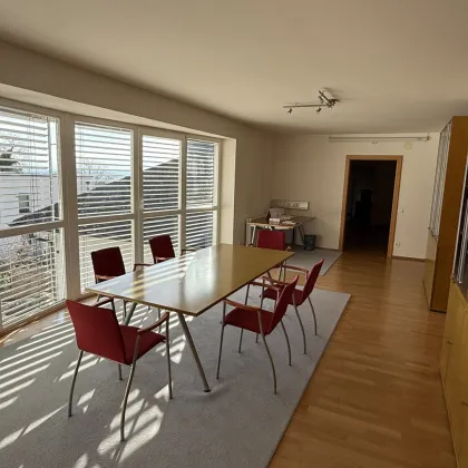 ca. 225 m²repräsentative Büroräumlichkeiten in Zentrumsnähe mit Parkplätzen zu vermieten - Bild 2