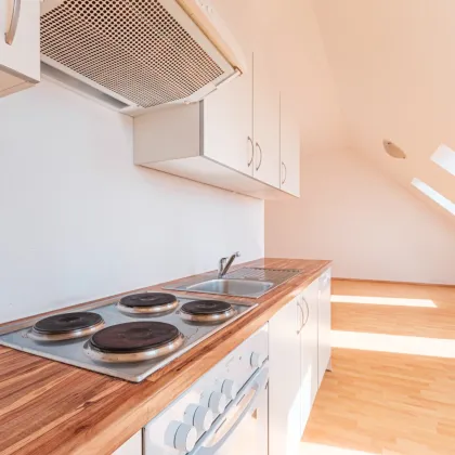Freundliche DG-Wohnung in Sechshaus - 5 Gehminuten zu U4 und U6! Schlafzimmer in Hofruhelage! - Bild 3