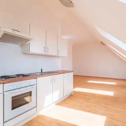 Freundliche DG-Wohnung in Sechshaus - 5 Gehminuten zu U4 und U6! Schlafzimmer in Hofruhelage! - Bild 2
