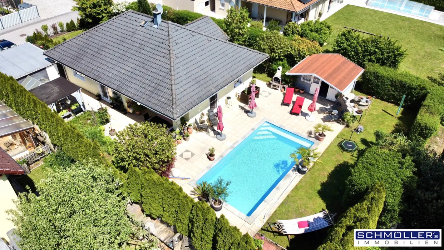 Wohlfühl-Bungalow mit Pool in idyllischer Lage - Bild 1