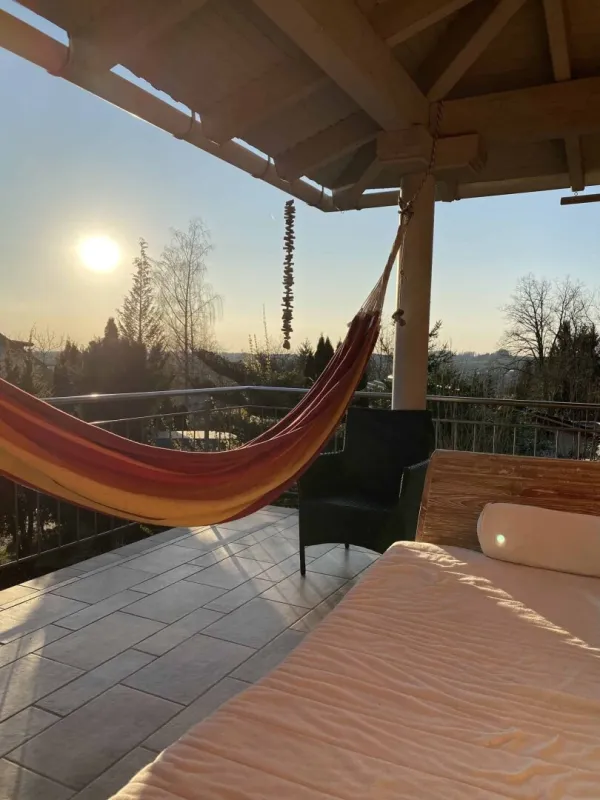 Traumhafter Bungalow mit Einliegerwohnung –  hier vereint sich Platz & Komfort! - Bild 1